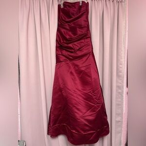 Elegant Burgundy Maxi Dress